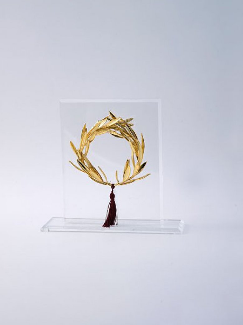 Natural gold olive wreath in plexi glass